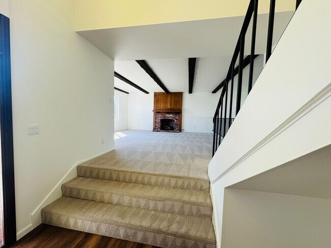 Foto del edificio - Ideal Multigenerational Home with Separate...