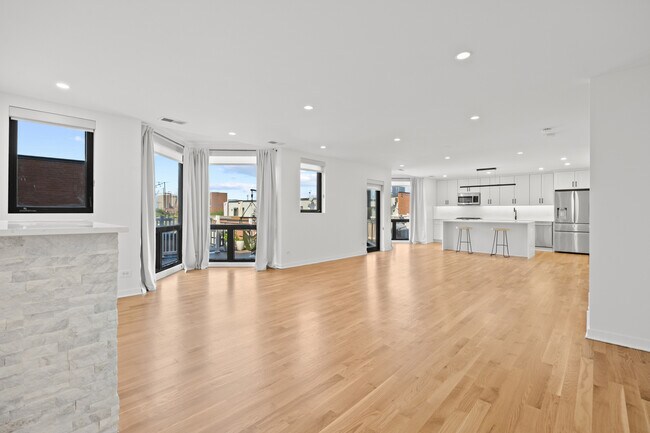 Building Photo - 222 S Racine Ave