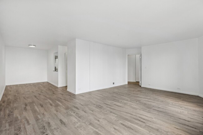 Foto del edificio - 155 N Harbor Dr