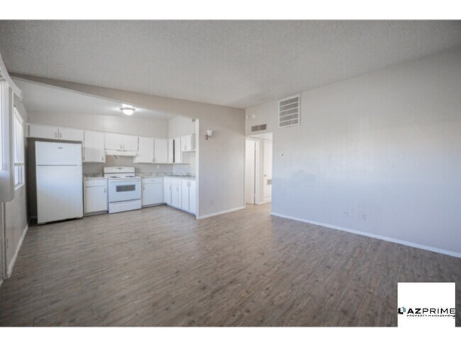 Foto del edificio - Introducing this Delightful Phoenix 2/1 Apartment Unit!
