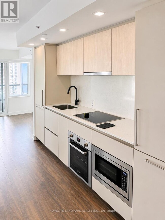 Building Photo - 609 Sherbourne St