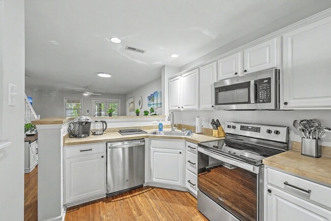 Building Photo - 549 Tayrn Dr