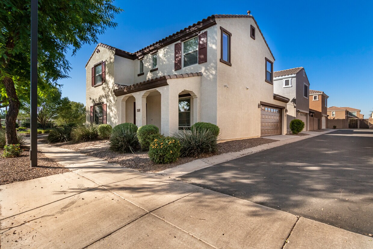 Foto principal - 1748 S Martingale Rd