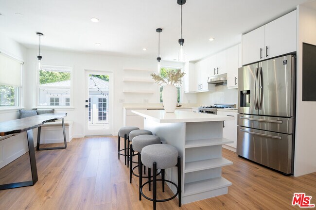 Foto del edificio - 3762 Barry Ave