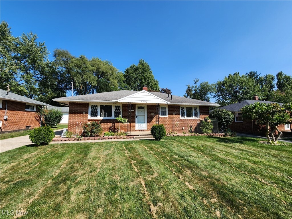 Primary Photo - 3261 Englewood Dr