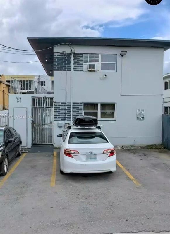 Building Photo - 7638 N Miami Ave