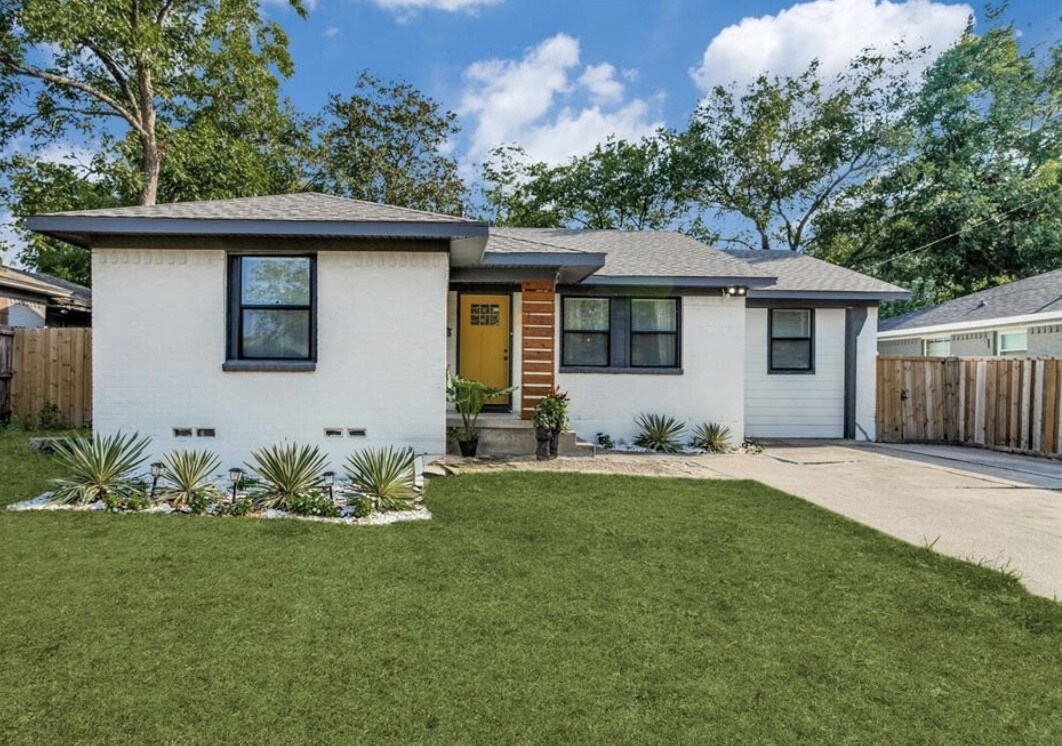 Primary Photo - 2220 Costa Mesa Dr