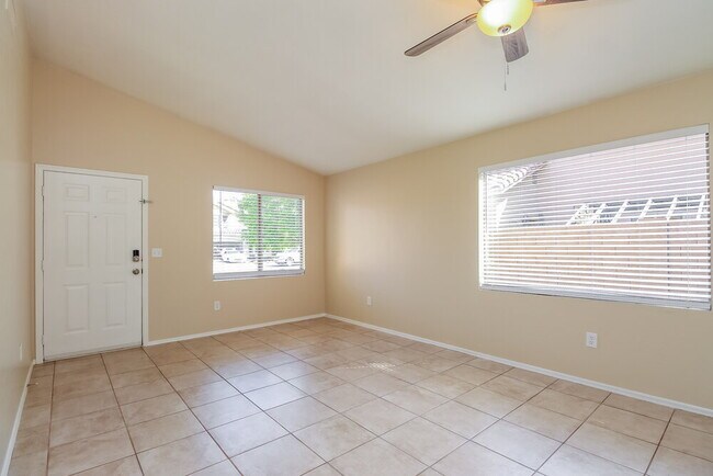 Foto del edificio - 495 W Scott Ave