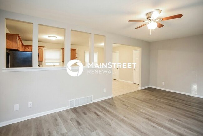 Building Photo - 3 Bedroom Pet-Friendly Home in Kansas City, MO with Main Street Renewal