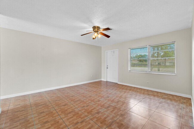 Building Photo - 4763 Gulfstream Rd