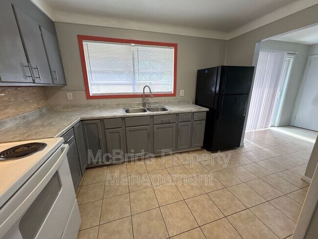 Foto del edificio - 1437 Ridgewood Dr
