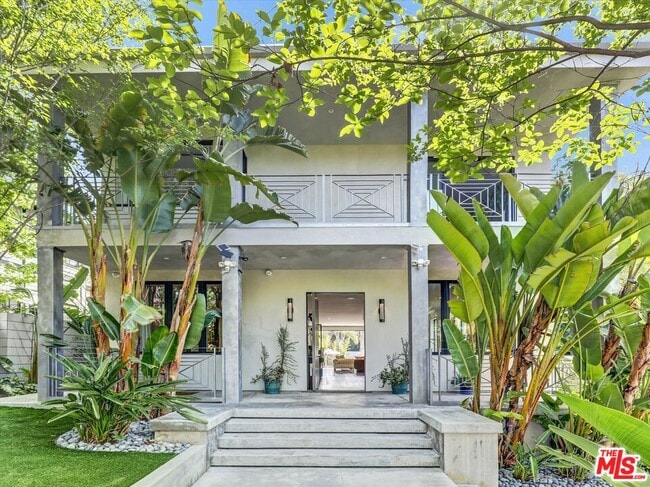 Foto del edificio - 1724 N Sierra Bonita Ave