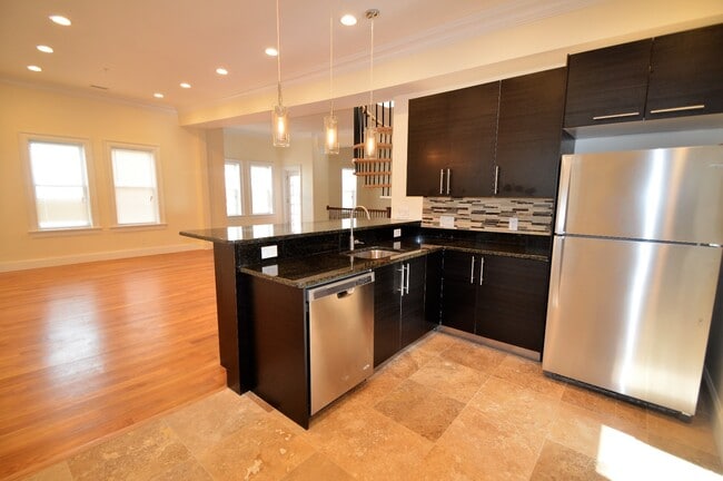 Building Photo - 74 Browne St