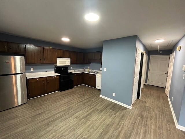 Foto del edificio - 589 Bel Meade Pl