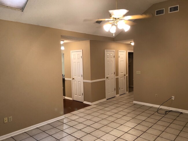 Building Photo - 2 bedroom 2 full bath home with lots of sq...