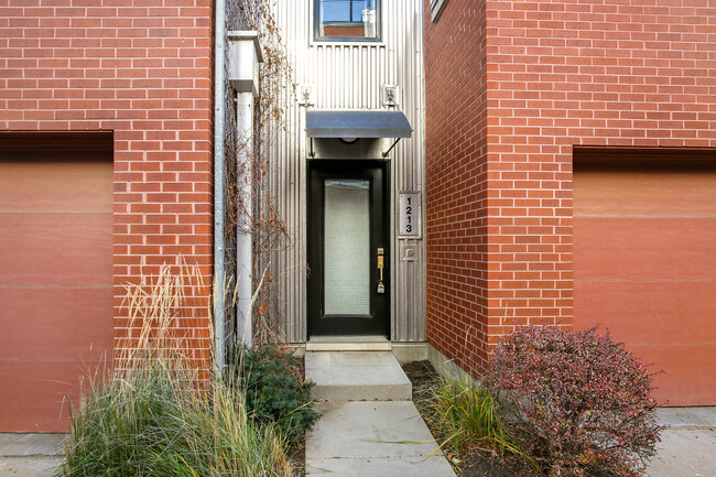 Building Photo - 1213 Marcy Plz