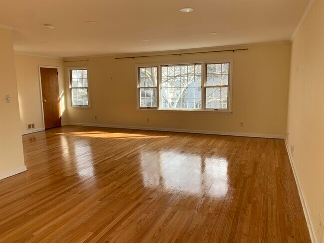 Building Photo - 273 John F. Kennedy Blvd