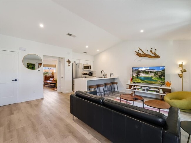 Foto del edificio - 1219 Hollow Creek Dr