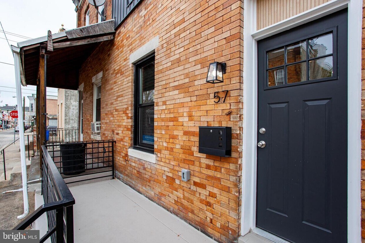 Primary Photo - 57 N Dearborn St