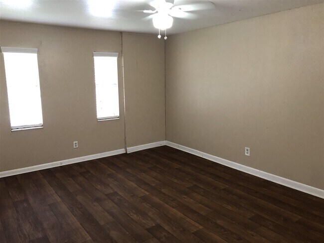 Building Photo - 1943 Dawsey St