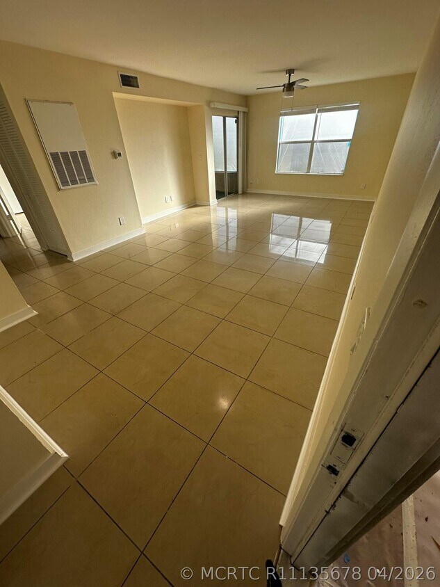 Foto del edificio - 1745 Palm Cove Blvd