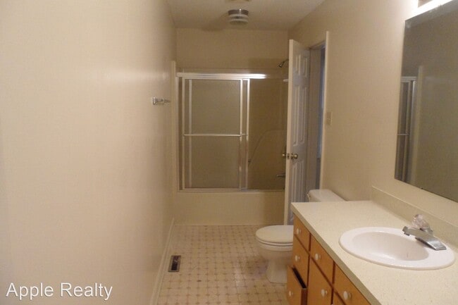 Building Photo - 2 br, 1 bath House - 2200 A Caroline Dr