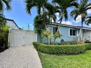 Building Photo - 6860 SW 27th St