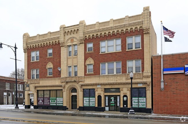 Building Photo - 7701 S Cottage Grove