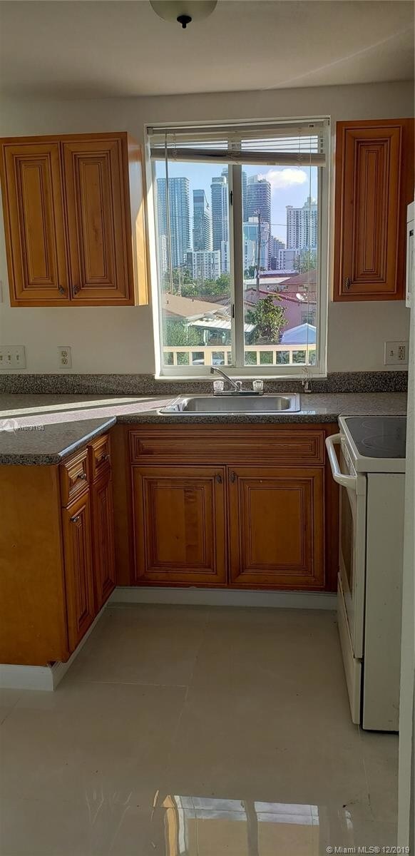 Foto del edificio - 900 SW 6th Ave
