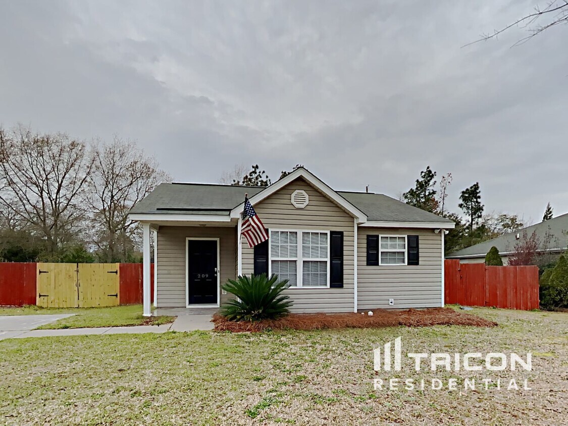 Foto principal - 209 Oakpointe Dr