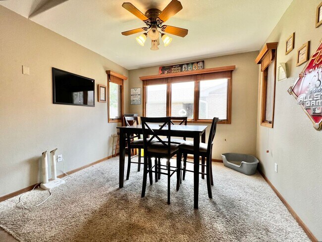 Foto del edificio - 4 Bed 3 Bath Townhouse in West Fort Collins!