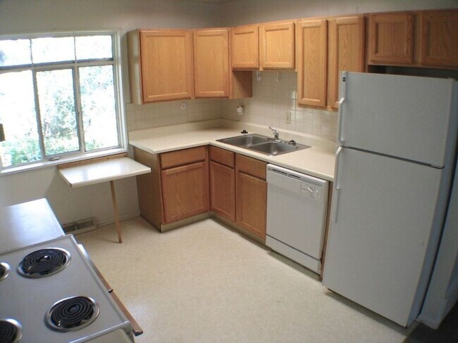 Foto del edificio - 4 Bedroom Ranch home in Martin Acres