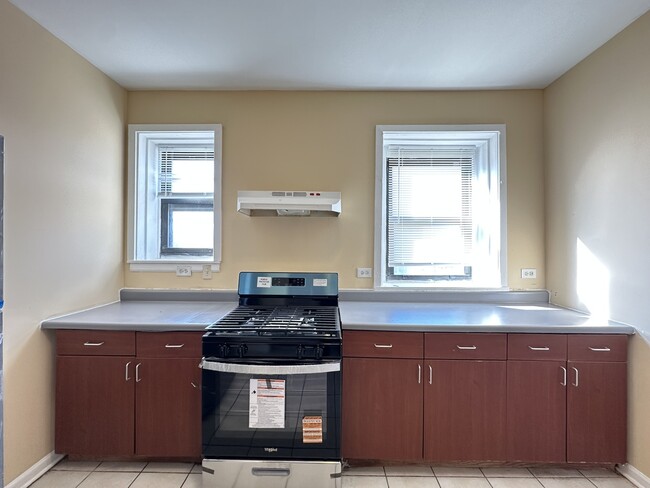 Building Photo - 4035 W Gladys Ave