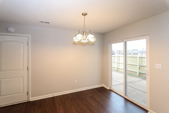 Building Photo - 9999 Chariden Dr