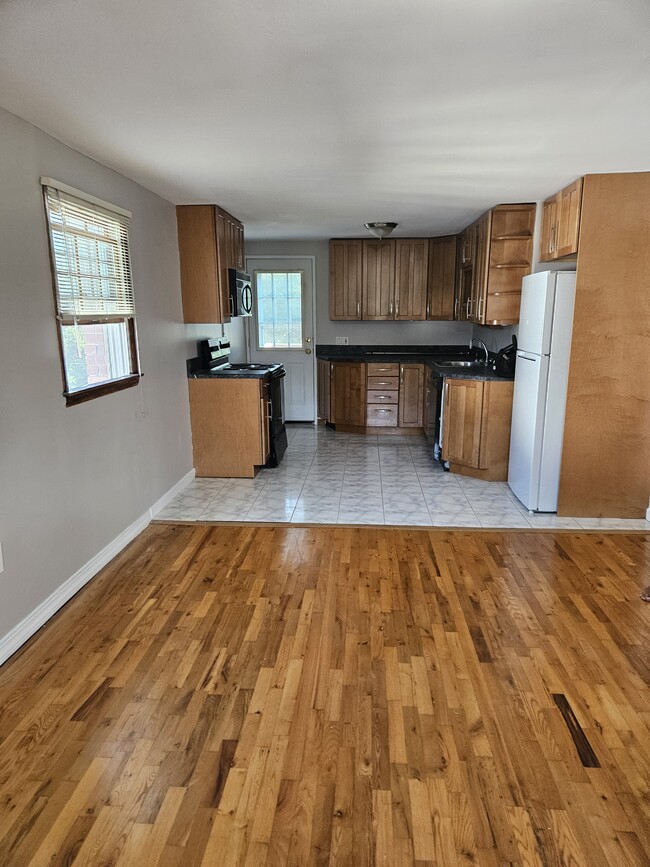 Building Photo - 36 Meadow Wood Ln