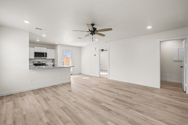 Building Photo - Charming Cottage in Frenship ISD!