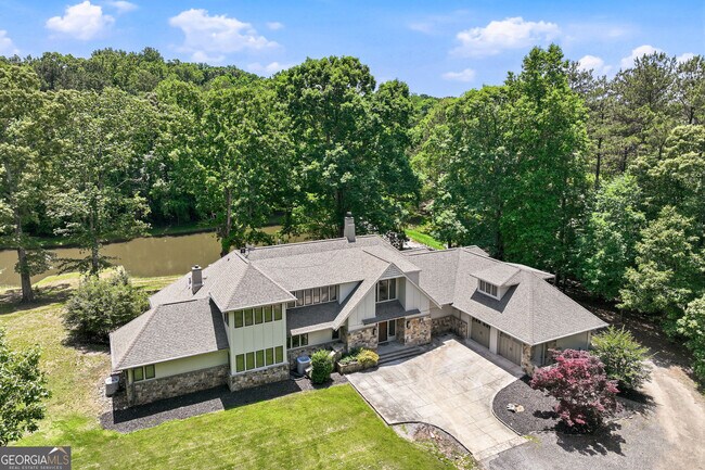 Building Photo - 3735 Smithtown Rd