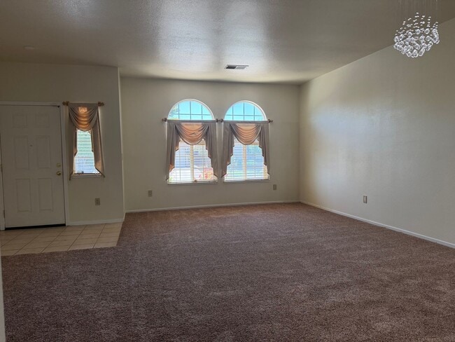 Building Photo - Beautiful 3 Bedroom, 2 Bath 1638 sqft. Sacramento Home for Rent.