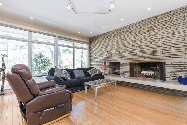 Building Photo - 192 Stonehurst Dr