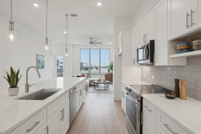 Foto del edificio - 13351 Goodland St