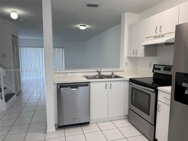 Building Photo - 17432 SW 140th Ct