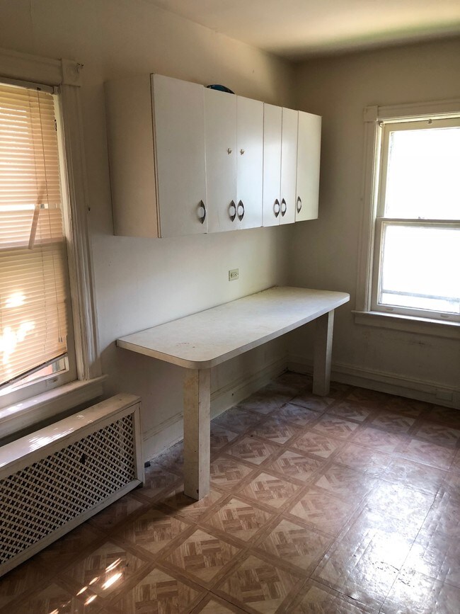 Building Photo - 931 Carteret Ave