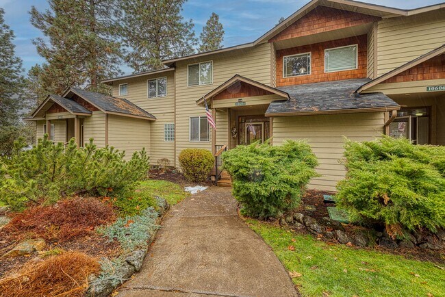 Building Photo - Fully Furnished Running Y Townhouse