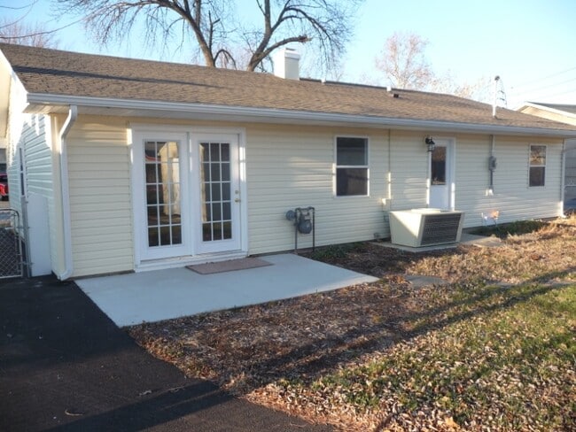 Building Photo - 1009 Archway Dr