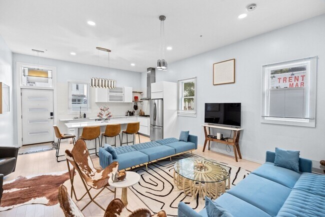 Foto del edificio - 108-110-110 Trenton St