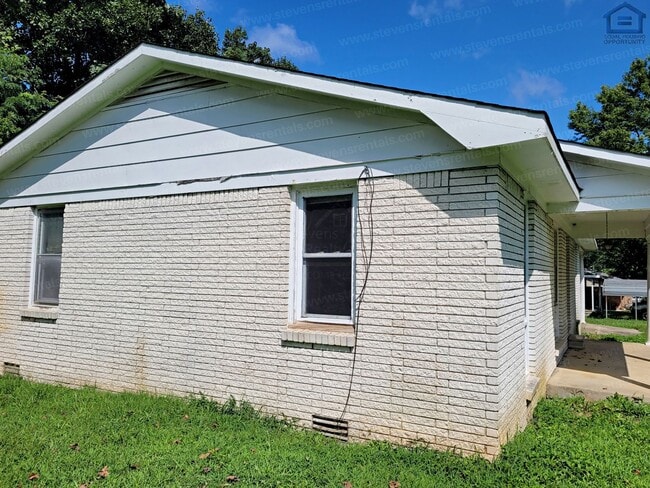 Building Photo - 193 Schelley Rd