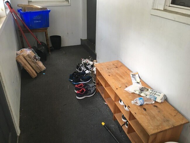 Building Photo - 74 Alpine St