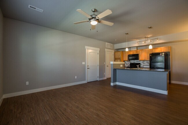 Foto del edificio - 5233 Boardwalk Dr