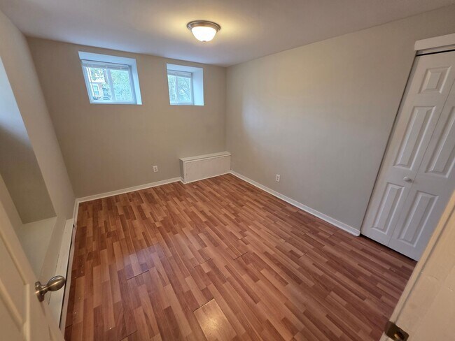 Foto del edificio - 7038 Forrest Ave