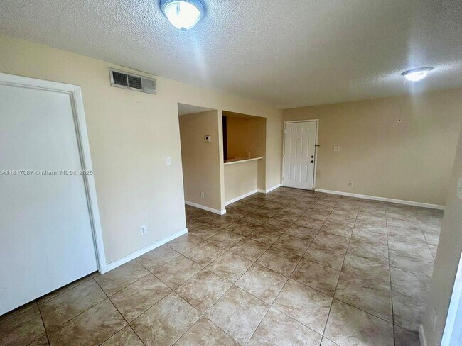 Foto del edificio - 550 S Park Rd